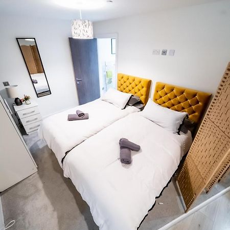 Bv Spacious 1-Bedroom Apartment Close To Town Center - Sleeps 6 Bradford  Exteriér fotografie