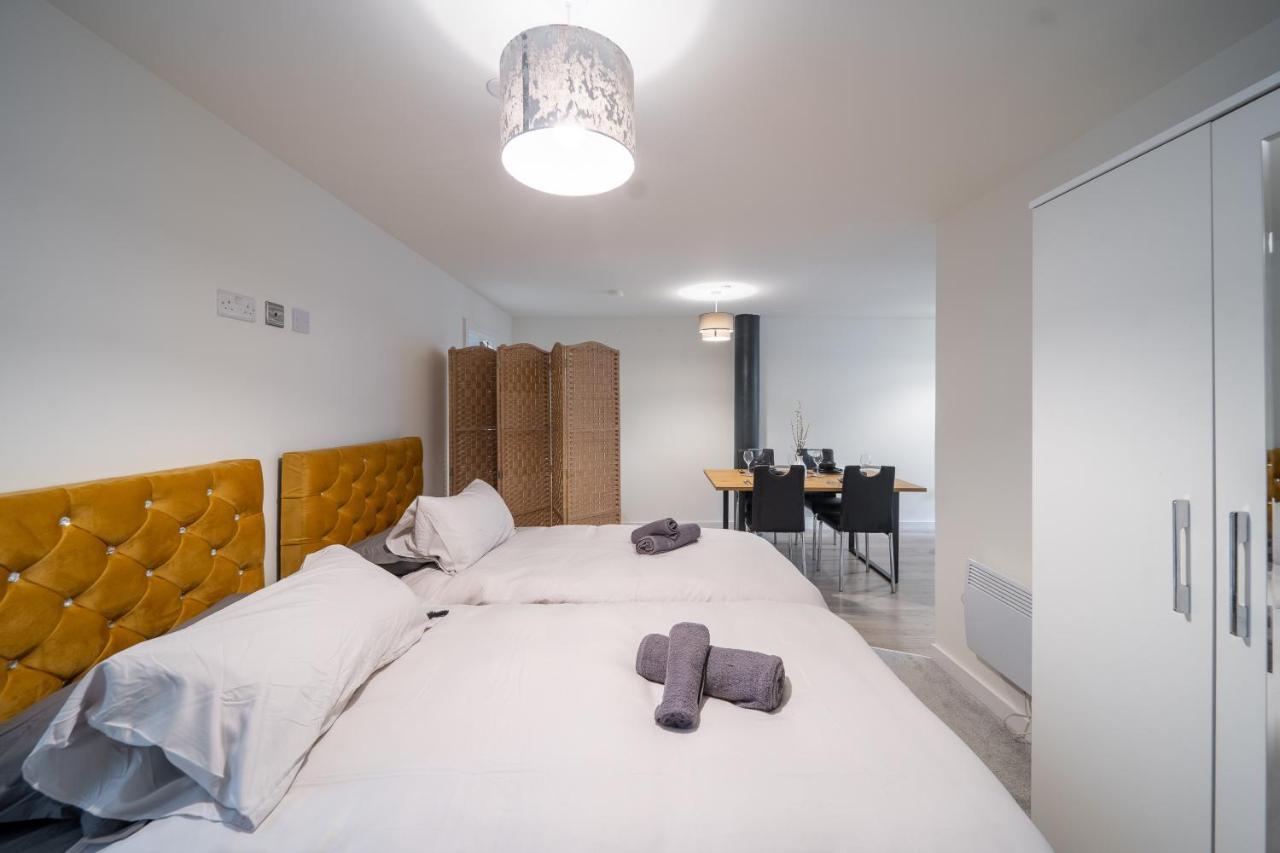Bv Spacious 1-Bedroom Apartment Close To Town Center - Sleeps 6 Bradford  Exteriér fotografie