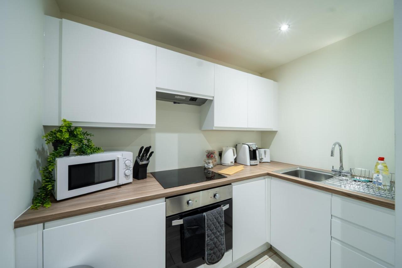 Bv Spacious 1-Bedroom Apartment Close To Town Center - Sleeps 6 Bradford  Exteriér fotografie