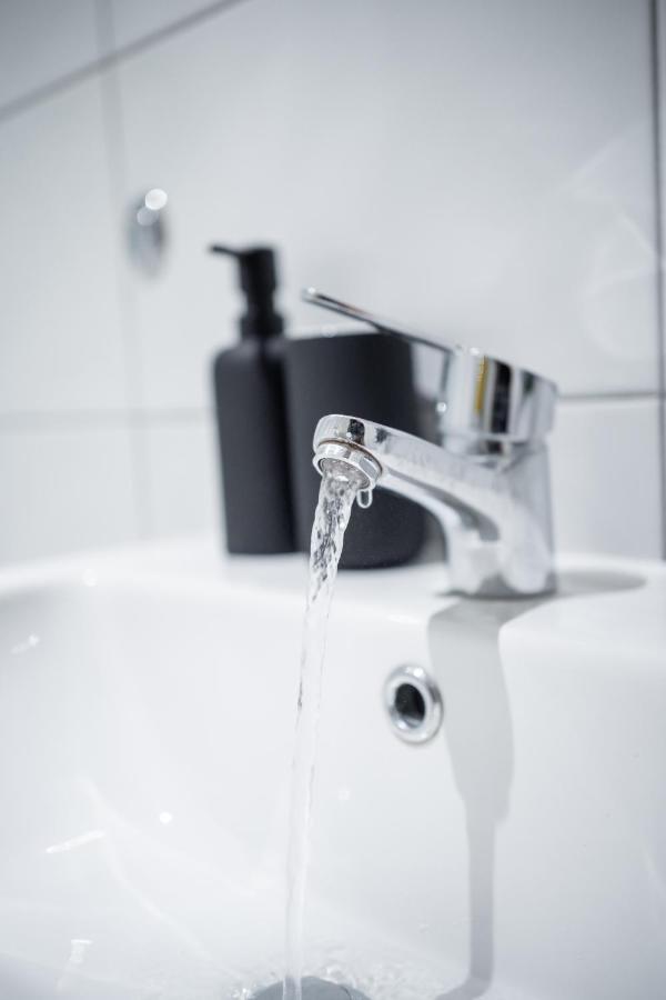 Bv Spacious 1-Bedroom Apartment Close To Town Center - Sleeps 6 Bradford  Exteriér fotografie
