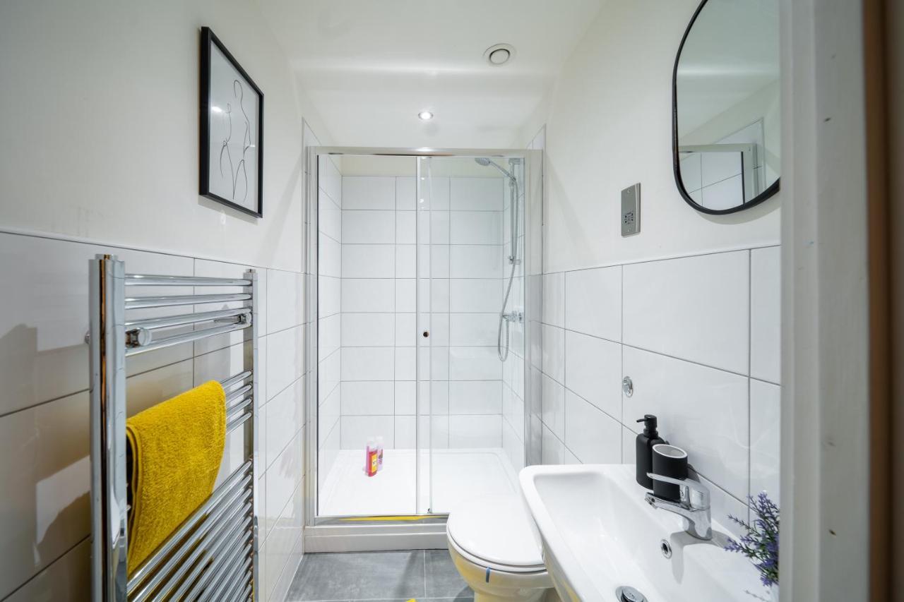 Bv Spacious 1-Bedroom Apartment Close To Town Center - Sleeps 6 Bradford  Exteriér fotografie