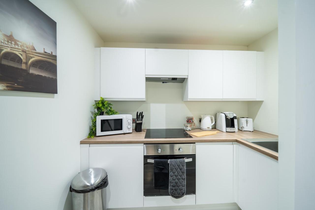 Bv Spacious 1-Bedroom Apartment Close To Town Center - Sleeps 6 Bradford  Exteriér fotografie
